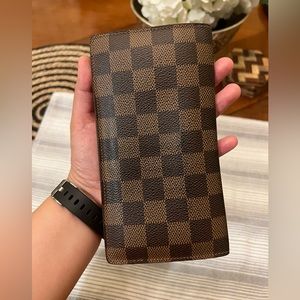 ❌SOLD❌

LV damier ebene long wallet